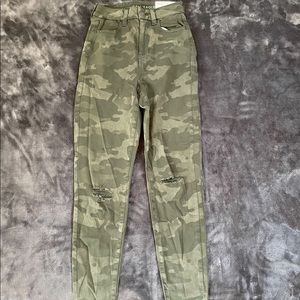 American Eagle Camo Curvy High Rise Jegging